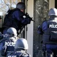 Sosyal medyada öfke kustular, polis evlerini bastı