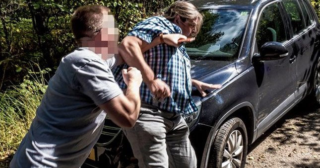 Foto muhabirinin fotoğraflarına el koydu!