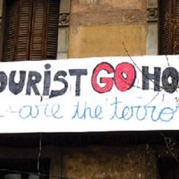 Barselona'da turist karşıtı afişler tepki çekti