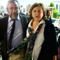 Can Dündar'ın eşi hakkında yakalama kararı