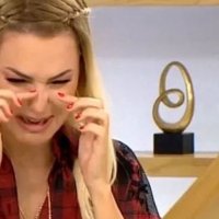Ece Erken takipçilerinden yardım istedi!