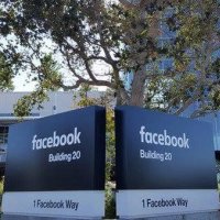 Facebook binasında bomba paniği
