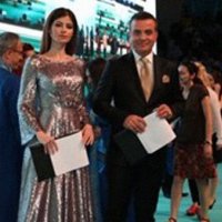 Güzel sunucudan rekor sahnede 13 saat...