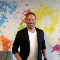 Karnaval'ın 12 farklı kategoride 100'e yakın podcast serisi radyo samimiyetinde