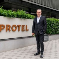 Protel Holding CEO'su Cenk Temiz oldu