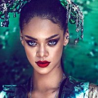 Rihanna isyan etti: Kendinizden utanın!