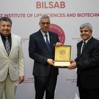 Sağlık Bakanı Prof. Dr. Kemal Memişoğlu, Bezmiâlem'in Biyoteknoloji Enstitüsü'nü Ziyaret Etti