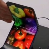 Sharp'tan ekranı dikey katlanan telefon