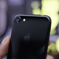 Siyah iPhone 7 modellerinde çizilmeye son