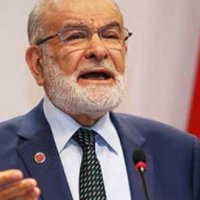 Temel Karamollaoğlu'ndan gece yarısı darbe tweetleri!