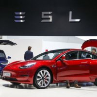 Tesla, araç sahiplerine sigorta satmaya başlıyor