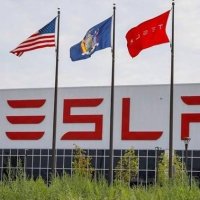Tesla’nın güneş panelleri alev aldı