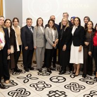 “Türkiye Yüzyılı Kadınları Mikro Art Resim Sergisi”, İzmir'de Sanatseverlerle Buluştu