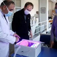 Ultraviyole ışınlarla havayı temizleyen solunum cihazı