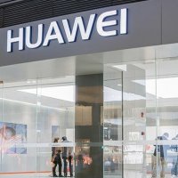 Ünlü şarkıcı Huawei ile anlaşmasını sonlandırdı!