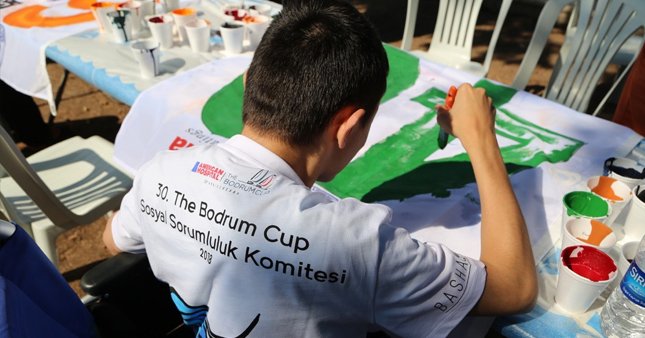 200 yatın yarış bayrakları Bodrum Engelliler Sağlık Vakfı'nın özel öğrencilerinden