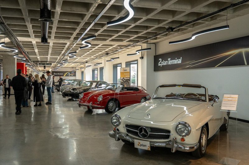 2plan Terminal İstanbul'da halka açık olarak düzenlenen klasik otomobil sergisi