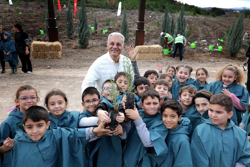 ALJ Türkiye Ağaçlandırma Seferberliği'nin İlk Adımını 310 Bin Fidan ile İzmir'de Attı