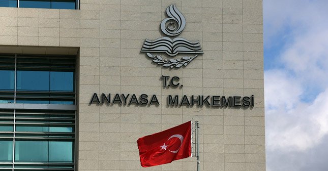 Anayasa Mahkemesi "Tetikçi, müfteri yazmak hakaret değil" dedi