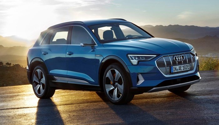 Audi, elektrikli e-tron üretimini beklemeye aldı