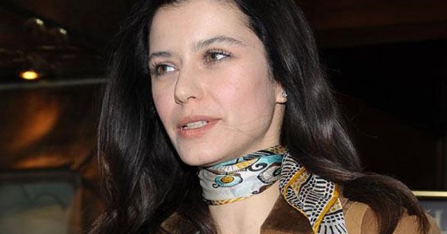 Beren Saat sosyal medyaya döndü