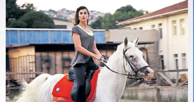 Berrak Tüzünataç o diziye geçti