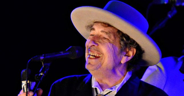 Bob Dylan Nobel'de geri adım attı