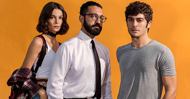 Burak Deniz ve Büşra Develi'nin oynadığı "Arada" İngiltere yolcusu!