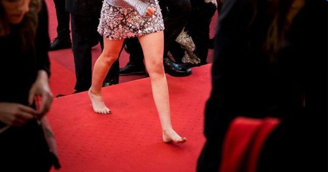 Cannes'da topuklu ayakkabı protestosu