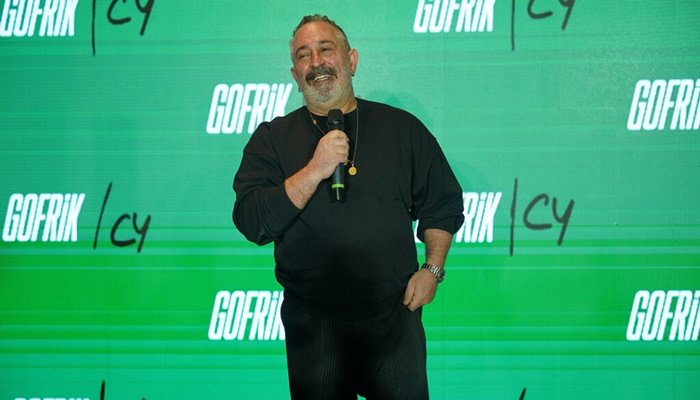 Cem Yılmaz Gofrik için kamera karşısında