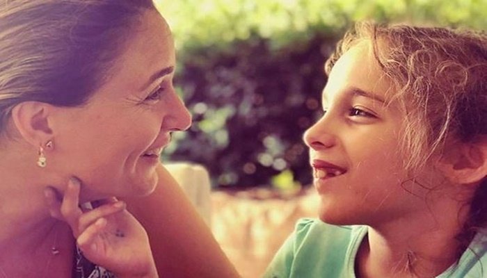 Ceyda Düvenci ve kızı Melisa'dan Serebral Palsi'li çocuklara destek