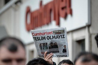 Cumhuriyet Gazetesi o ismi işten attı, gazeteciler ayaklandı!