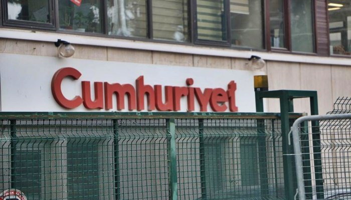 Cumhuriyet gazetesi Genel Yayın Yönetmeni istifa etti!