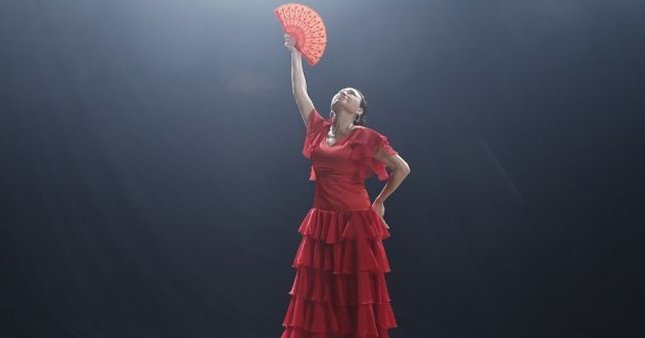 Demet Akbağ'dan flamenko sürprizi!