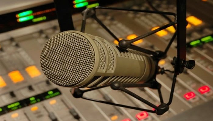Deneyimli televizyoncu Best FM'le yolları ayırdı!