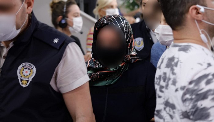 Esra Erol canlı yayınında polis baskını!