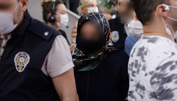 Esra Erol canlı yayınında polis baskını!