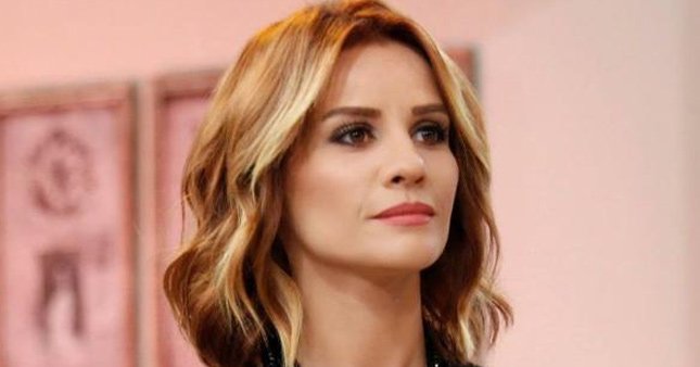 Esra Erol'dan sosyal medyada hamilelik pozu
