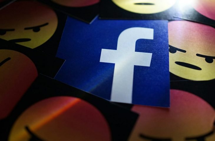 Facebook ilk sahte politik haberi kaldırdı