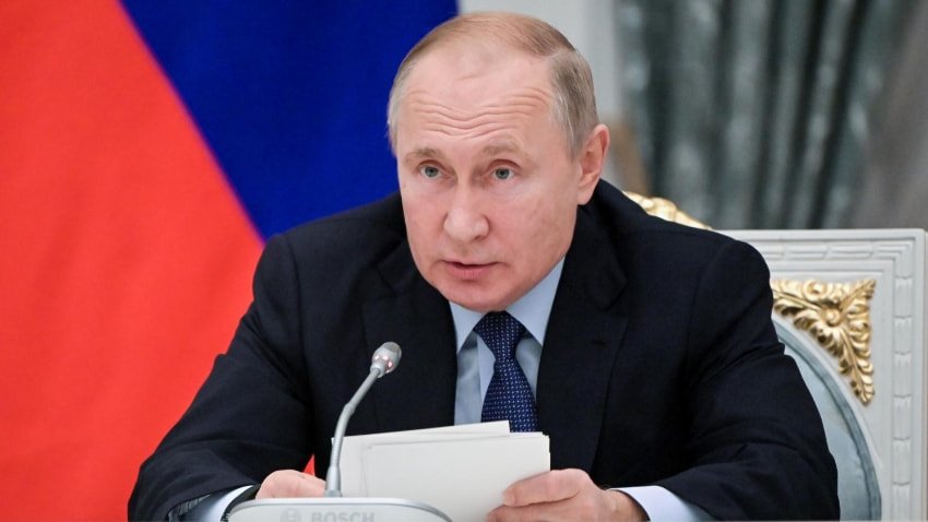 İmzayı attı! Putin'den akıllı telefon kararı!