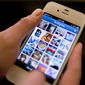 Instagram'da cinsel organa benzeyen emojiye yasak