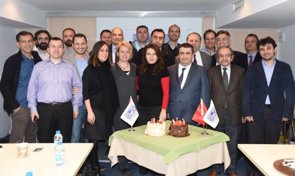 İzmir ekonomi basınından doğum günü utlaması