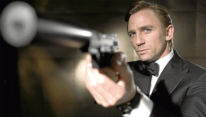 James Bond tarihinde bir ilk