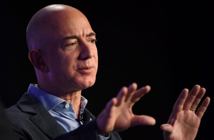Jeff Bezos artık dünyanın en zengin insanı