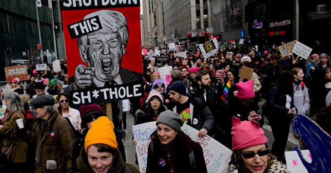 Kadınlar Trump'a karşı yürüdü