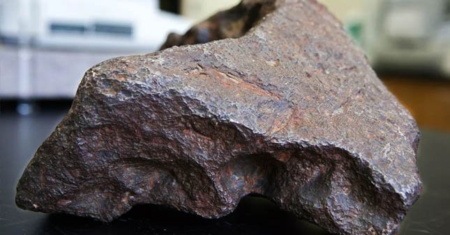 Kapı takozu olarak kullanılan taş 100 bin Dolarlık meteor çıktı