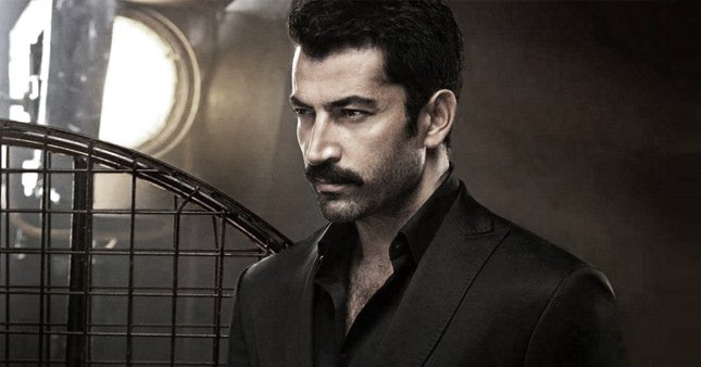 Kenan İmirzalıoğlu kütüphane yaptırdı