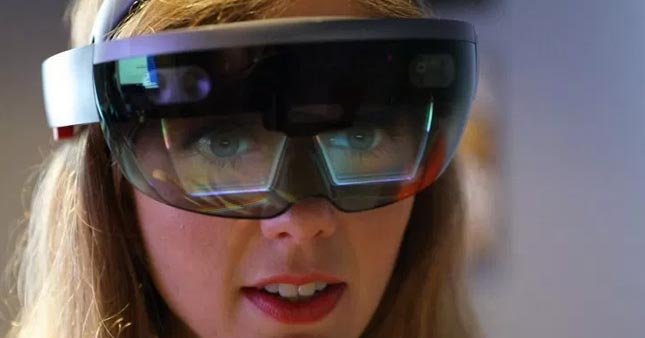 Microsoft, Hololens 2’yi 24 Şubat’ta tanıtacak