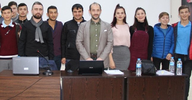 Miniklere medya okuryazarlığını anlattı!