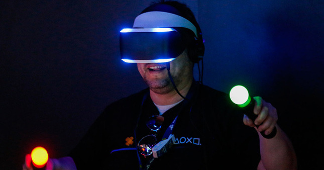 Oculus ve Sony'nin erotizm kavgası